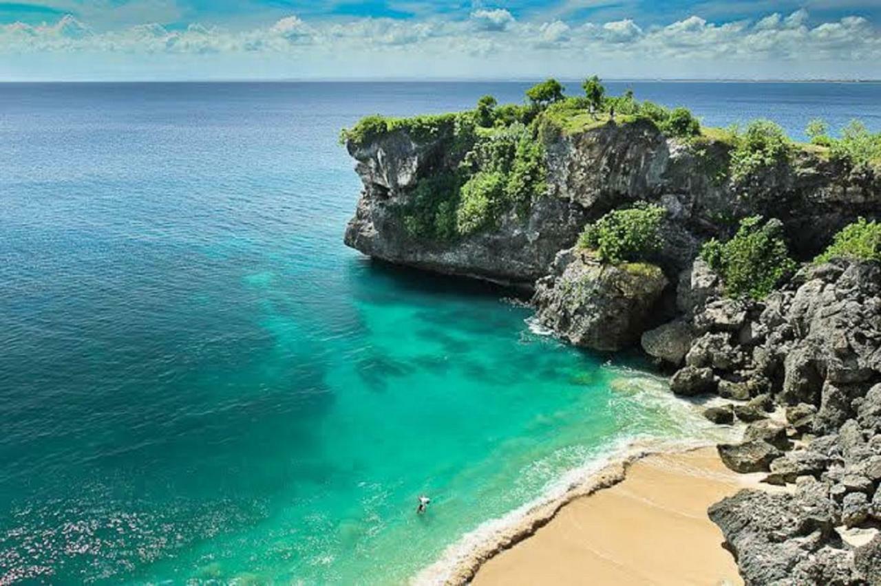 Bali Bobo Hostel Jimbaran  Exterior photo Rock formations at the coast of Cebu
