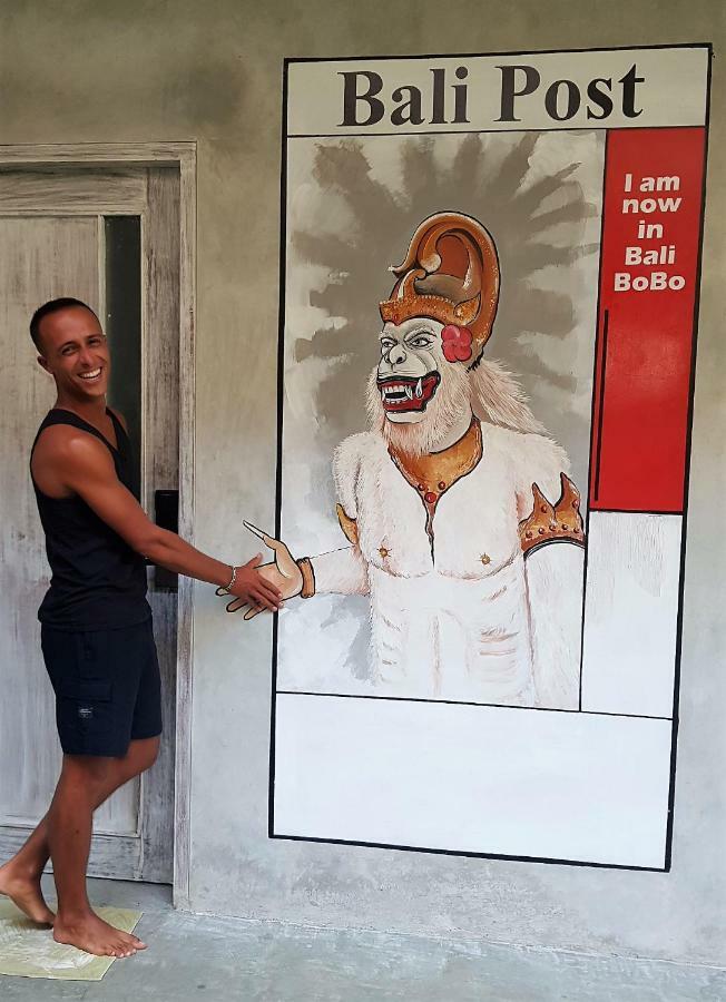 Bali Bobo Hostel Jimbaran  Exterior photo A tourist shaking hands with a life-size photo of the character of "Bobo" at the entrance of the museum.